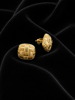 14KYG CUSHION BSKTWV STUDS