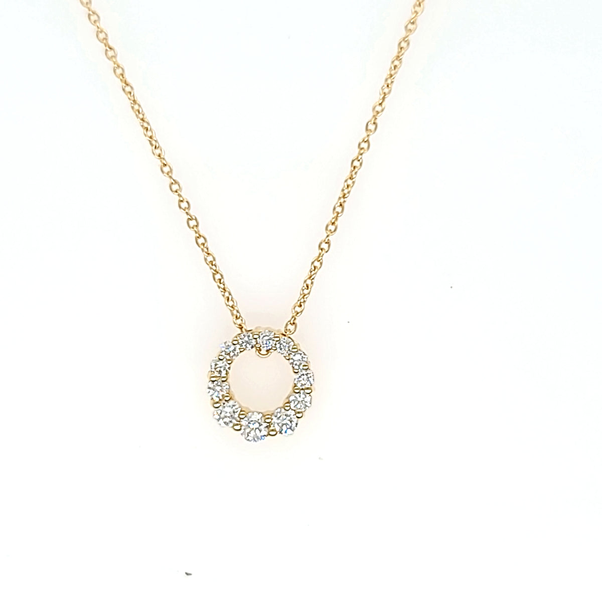 Lab Grown - 14Ky 1/4Cttw Graduated Diamond Circle Pendant