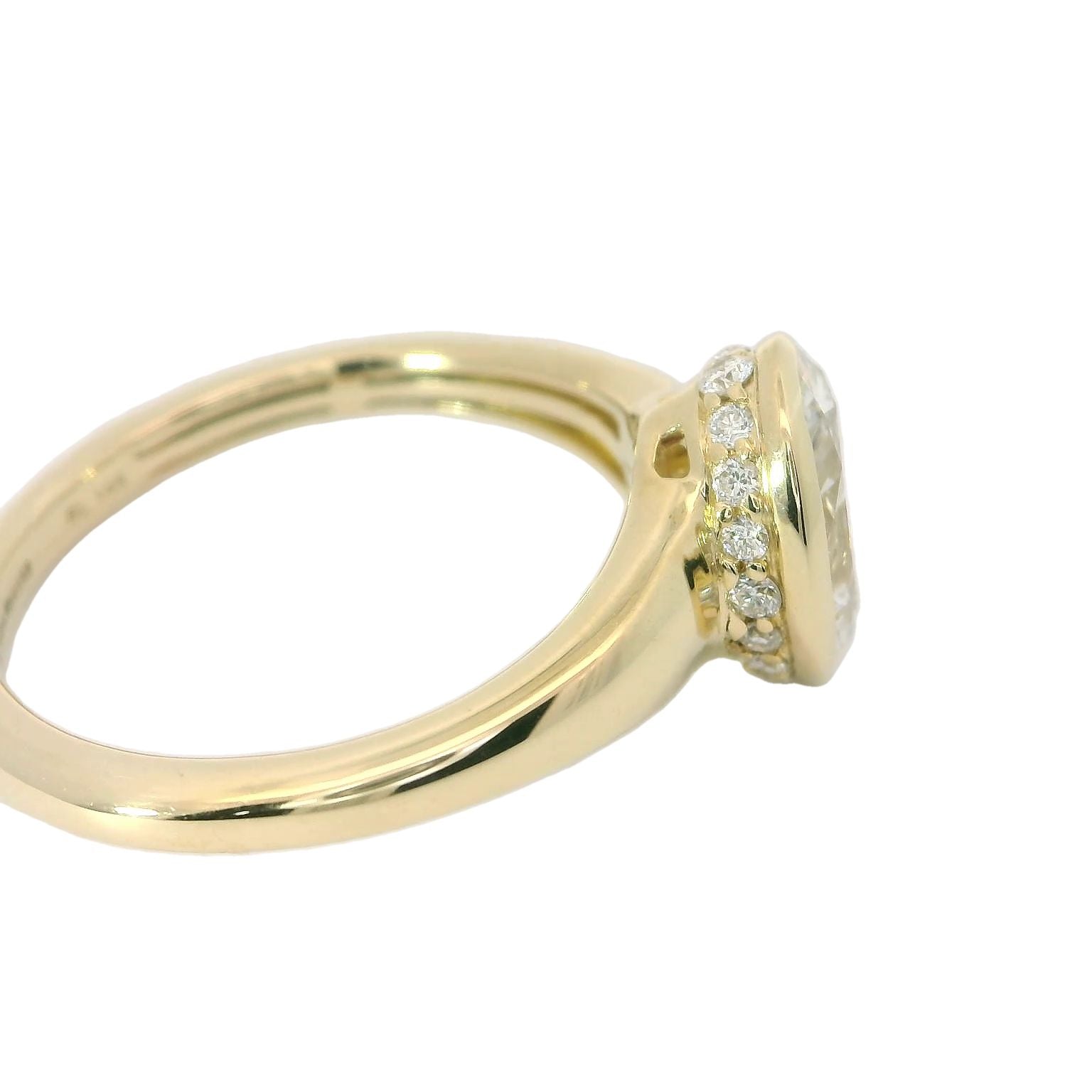 Lab Grown - 14Ky 1 5/8Cttw E VVs2 Bezel Set Oval W/Hidden Halo
Ov=1.50Ct Lg688509156