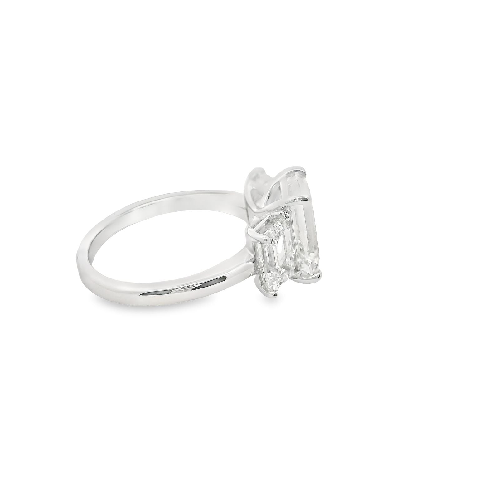 Lab Grown - 14Kw 5.12Cttw E/C 3 Stone Ring
1E/C=3.10Ct F Vvs2 Lg617474245
1E/C=1.01Ct G Vs1 Lg602300354
1E/C=1.01Ct F Vs1 Lg607301653