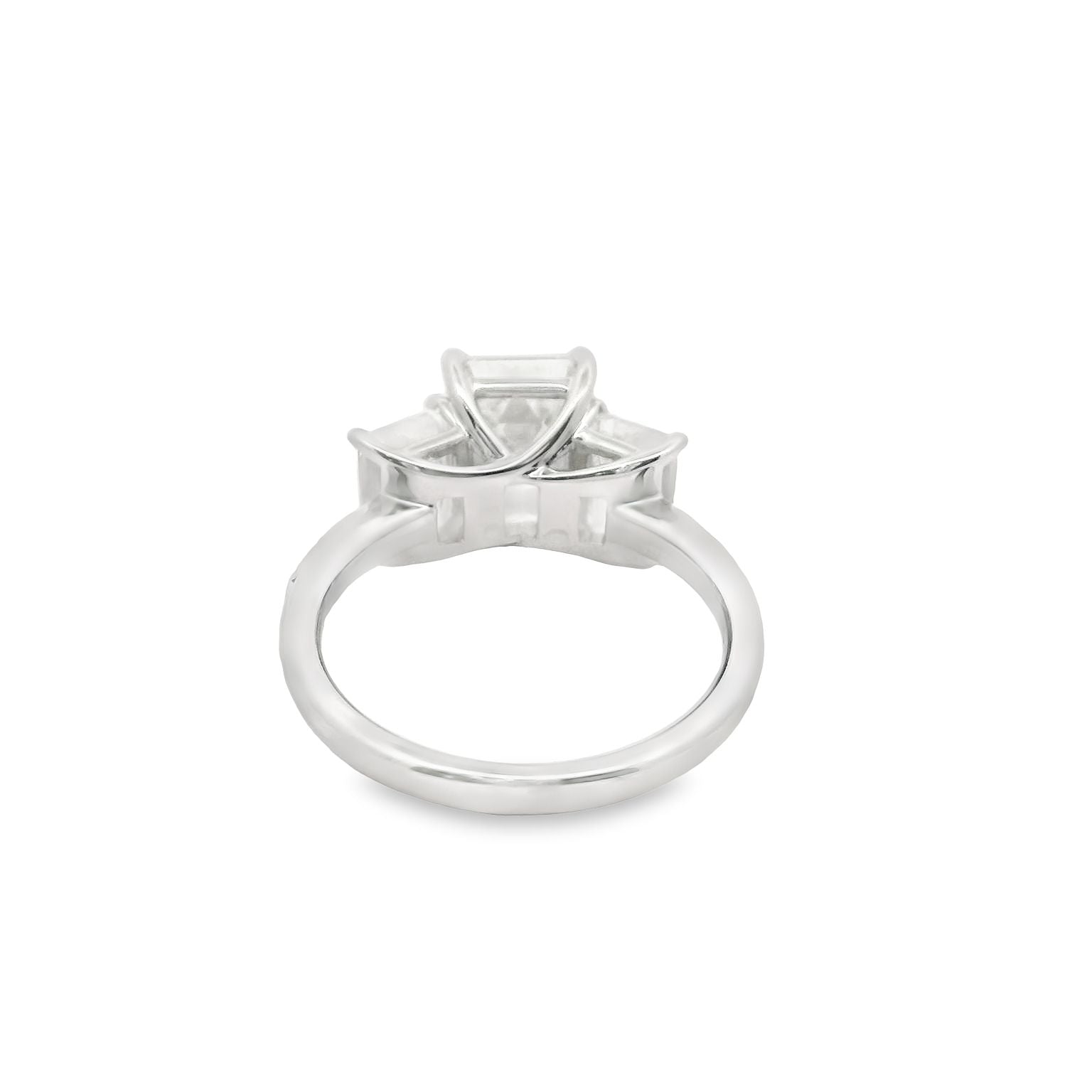 Lab Grown - 14Kw 5.12Cttw E/C 3 Stone Ring
1E/C=3.10Ct F Vvs2 Lg617474245
1E/C=1.01Ct G Vs1 Lg602300354
1E/C=1.01Ct F Vs1 Lg607301653