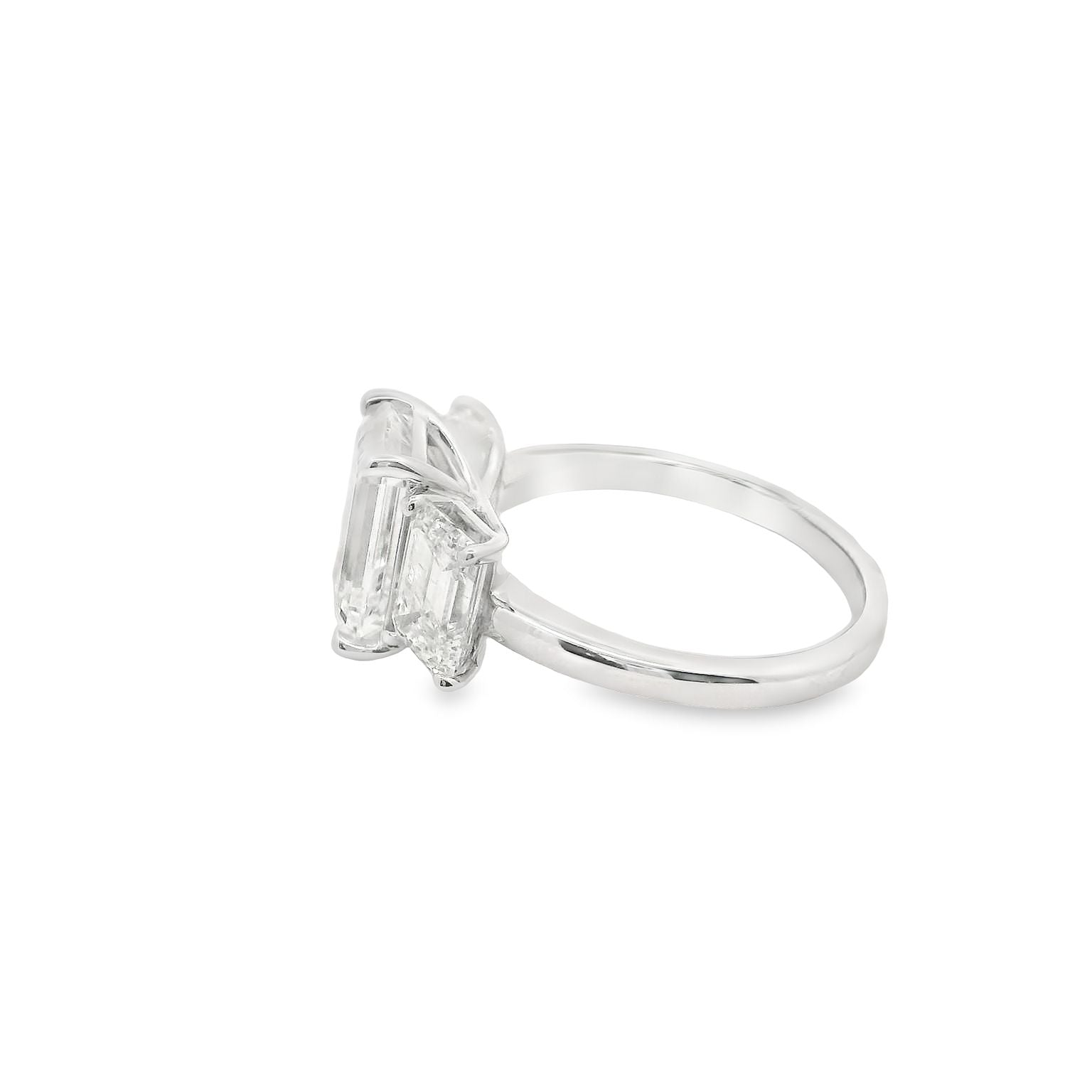 Lab Grown - 14Kw 5.12Cttw E/C 3 Stone Ring
1E/C=3.10Ct F Vvs2 Lg617474245
1E/C=1.01Ct G Vs1 Lg602300354
1E/C=1.01Ct F Vs1 Lg607301653