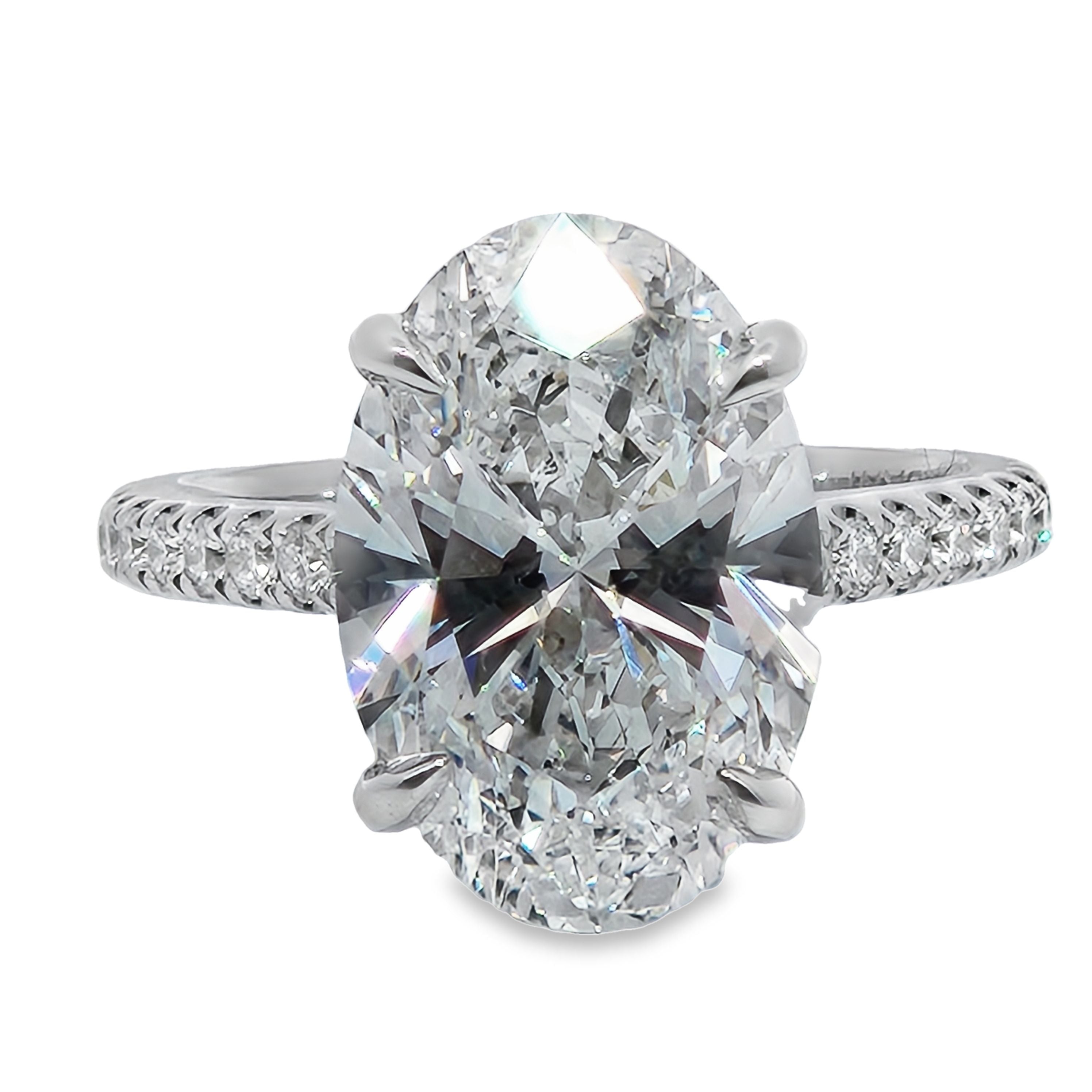 Lab Grown - 14Kw 5.38Cttw E Vs1 Oval Hidden Halo Ring
1Ov=5.08Ct
Igi Cert Lg642479499