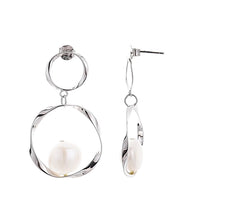 SS Pearl on Twisted Hoops